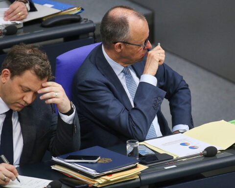 Ministerpräsident Wüst betont Fortbestand der schwarz-roten Bundesregierung trotz unterschiedlicher Meinungen.
