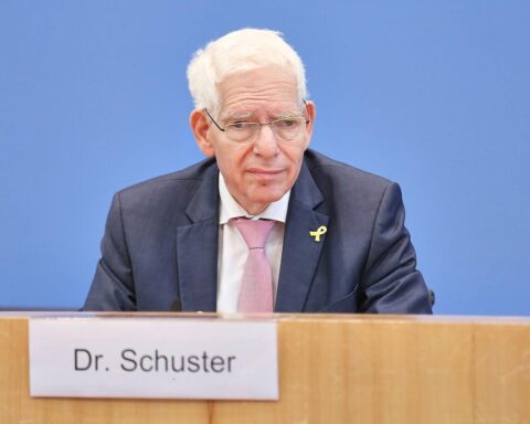 Josef Schuster spricht über Antisemitismus, Gewalt und die Zukunft jüdischen Lebens in Deutschland.