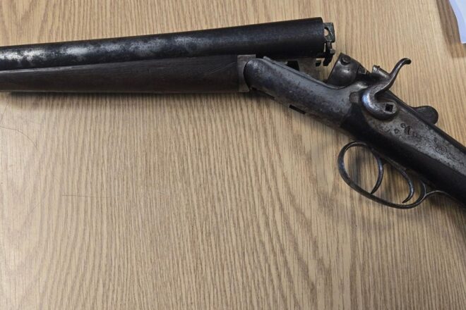Zoll findet Waffen, Munition und Nazi-Devotionalien bei Kontrolle auf A9