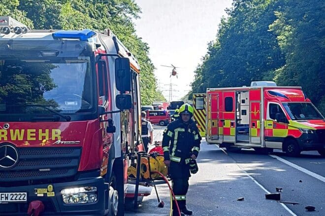 Zwei Verletzte nach Frontalzusammenstoß auf B 477 bei Bergheim