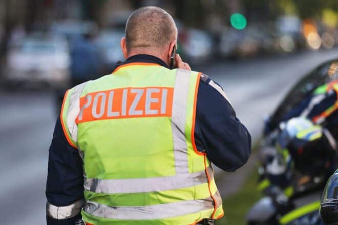 Zweijähriges Mädchen bei Unfall in Stuttgart-Untertürkheim schwer verletzt