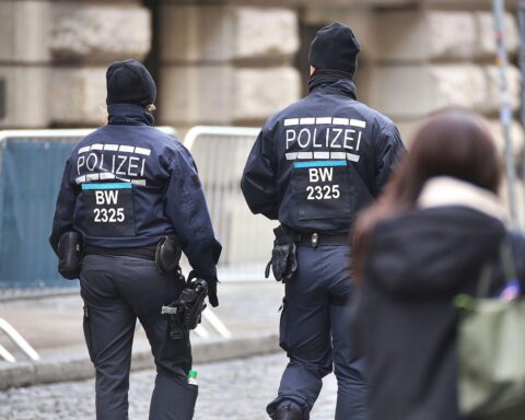 Polizei ermittelt nach schwerem Übergriff in Club. Zeugen gesucht.