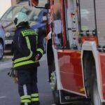 Feuerwehrkräfte evakuieren eine Umgebung nach der Entdeckung einer Weltkriegsbombe in Mainz.