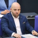 AfD-Politiker Markus Frohnmaier verteidigt Russland-Reise, betont Kontakte zu wichtigen Akteuren.