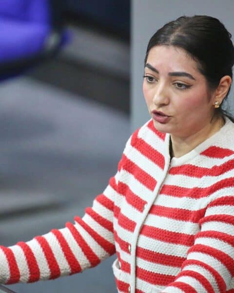 Entwicklungsministerin Reem Alabali Radovan kritisiert Kürzungen der Entwicklungshilfe für globale Partnerschaften.