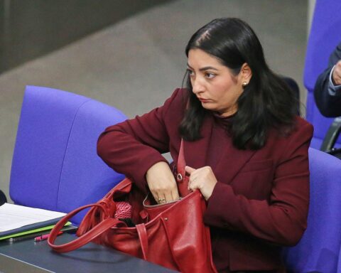 Reem Alabali Radovan, Bundesentwicklungsministerin, plant Reise in den Libanon nach Sicherheitsbedenken.