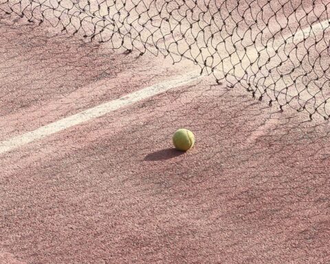 Alexander Zverev triumphiert beim French Open-Finale, feiert ersten Grand-Slam-Sieg in Paris.