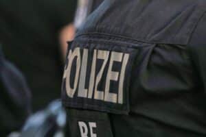 Polizei ermittelt nach antisemitischem Angriff in Berlin-Charlottenburg; Kippa-Träger betroffen.