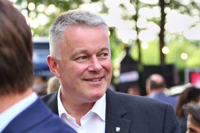 Antrittsbesuch von Oberst Trautermann bei Ministerpräsident Schnieder
