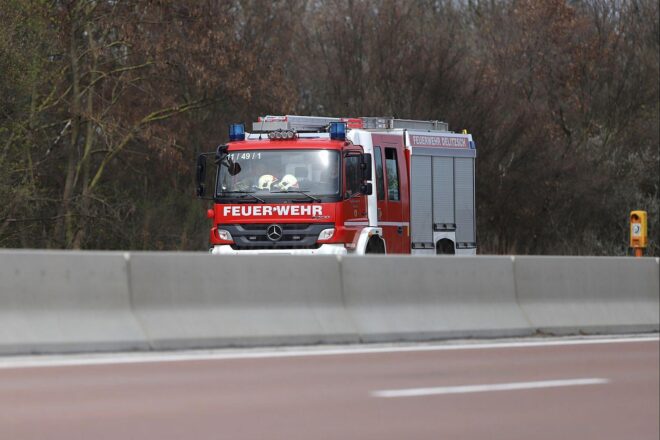 Auto brennt bei Bad Klosterlausnitz vollständig aus
