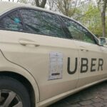 Mietwagen müssen nach Fahrten sofort zurück zum Betriebssitz, entgegen Taxis. BGH bestätigt Rückkehrpflicht.
