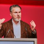 Fabio De Masi kritisiert Rentenreformvorschläge, betont Gefahr von Altersarmut und fordert Systemänderung.