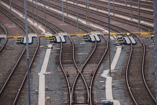 Bahn muss Trassen für Wettbewerber stärker öffnen