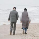 Bild von einem Strand, der symbolisch für Erholung und Unterstützung in der Rentenreform steht.
