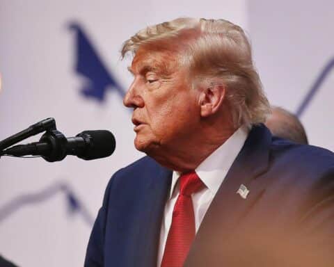 Trump bei Verhandlungen: Gespannte Atmosphäre, Iranische Delegation verlässt enttäuscht den Tisch.