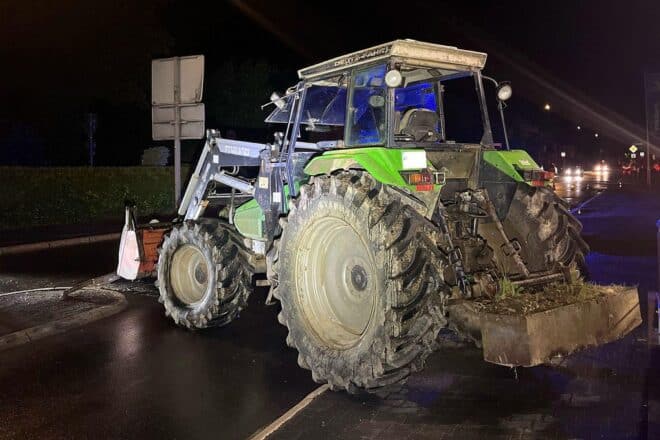 Betrunkener Traktorfahrer flüchtet nach Unfall in Reichshof