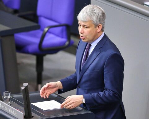 Steffen Bilger diskutiert Reformen für Wirtschaftswachstum und entlastende Maßnahmen in Deutschland.