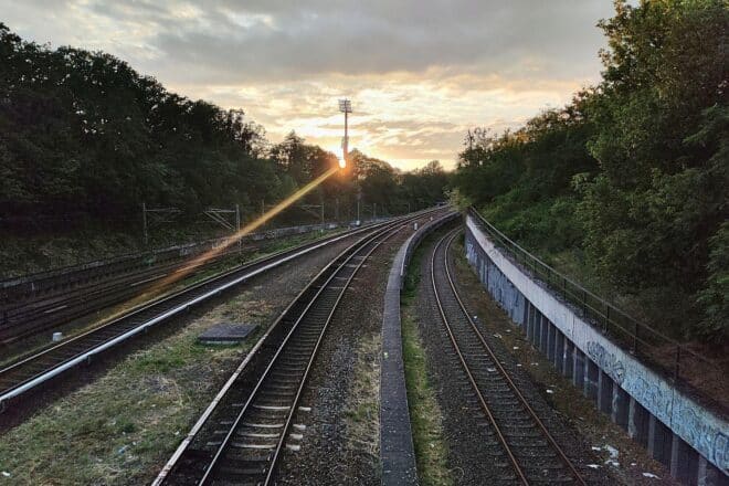 Bis 2028: DB bereitet Strecke Kleve-Krefeld für Akku-Züge vor