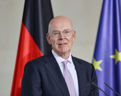 Martin Blessing diskutiert Investitionen und Infrastruktur in Deutschland, betont privat-public Partnerschaften.