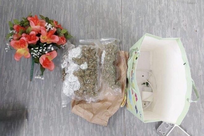 Bundespolizei stellt Cannabis unter Blumenstrauß sicher