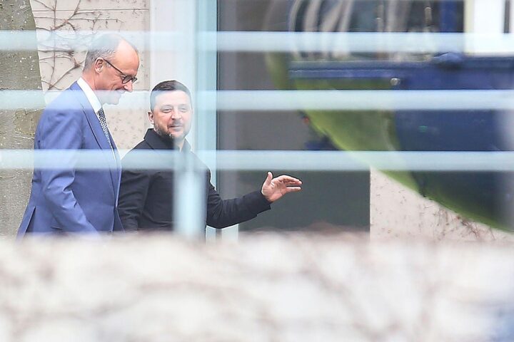 Friedrich Merz und Wolodymyr Selenskyj diskutieren über Frieden und Verhandlungen mit Russland.