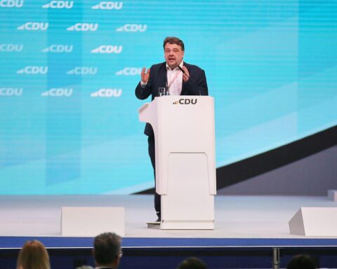 Dennis Radtke diskutiert дорожные пути zur verpflichtenden Betriebsrente für alle Arbeitnehmer in Deutschland.