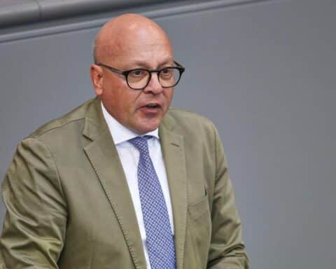 Alexander Throm fordert Aufklärung nach tödlicher Gewalttat in Stade, betont Sicherheit ist illusorisch.