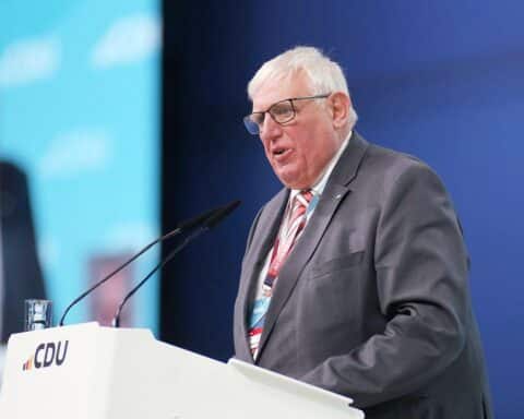 Karl-Josef Laumann präsentiert Reformpläne der Koalition zu Gesundheit und Pflege vor Sommerpause.