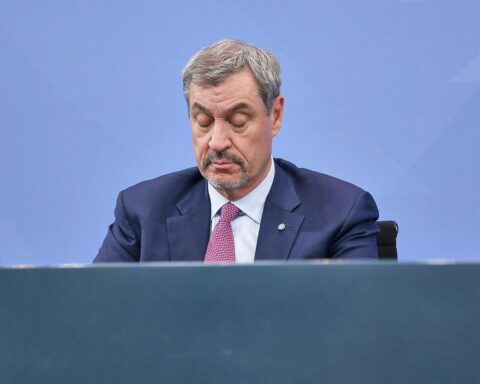 Markus Söder in der Kritik: CSU-Basis fordert ehrliche Kommunikation und Verantwortung nach Wahlniederlagen.