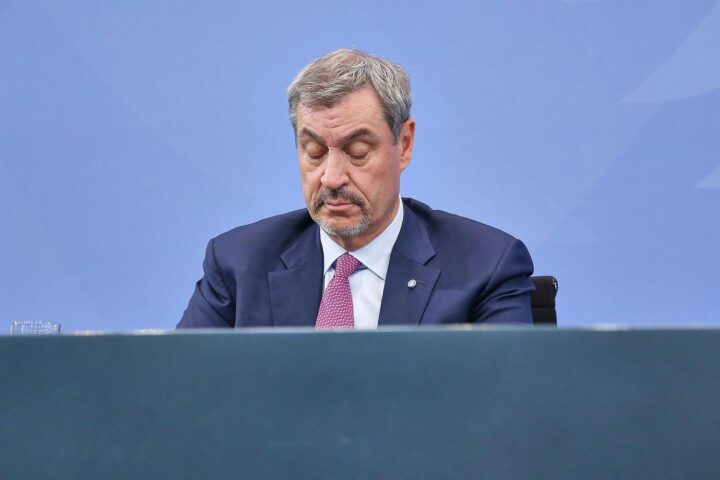 Markus Söder in der Kritik: CSU-Basis fordert ehrliche Kommunikation und Verantwortung nach Wahlniederlagen.