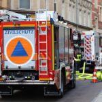 Feuerwehr und DRK im Einsatz, symbolisieren Deutschlands Herausforderungen im Zivil- und Bevölkerungsschutz.