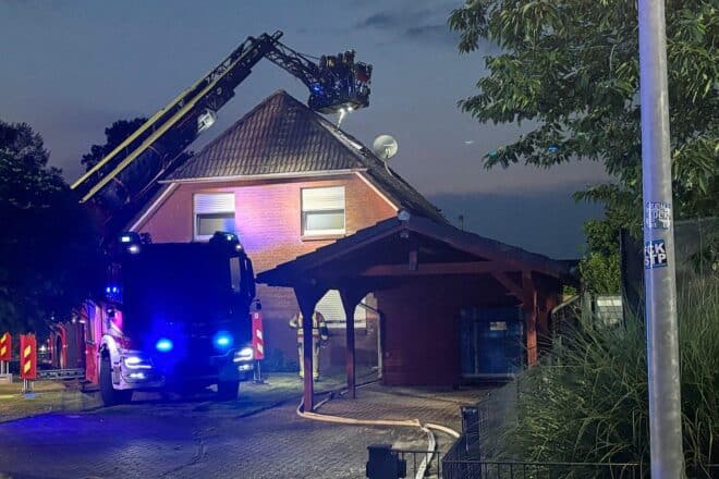 Dachstuhlbrand in Lauenbrück: Feuerwehr verhindert Schlimmeres