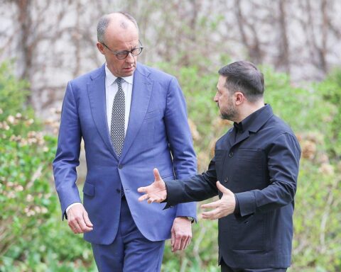 Friedrich Merz und Wolodymyr Selenskyj bei einem Treffen zur ukrainischen Diplomatie und Partnerschaft.