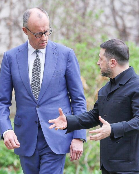 Friedrich Merz und Wolodymyr Selenskyj bei einem Treffen zur ukrainischen Diplomatie und Partnerschaft.