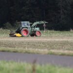 Bauer auf Traktor, symbolisierend die agrarische Zusammenarbeit zwischen Deutschland und Japan.