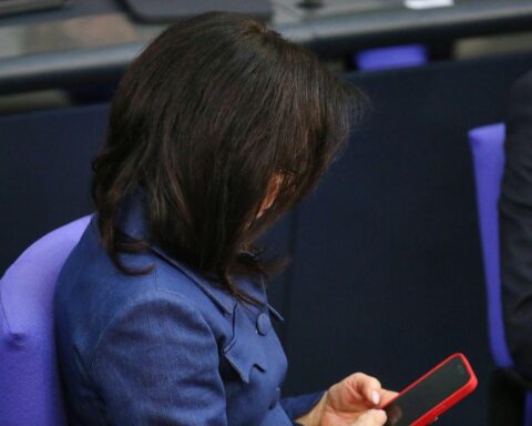 Katherina Reiche spricht über Sicherheitsmaßnahmen gegen Cyberangriffe und Spionage in der Regierung.