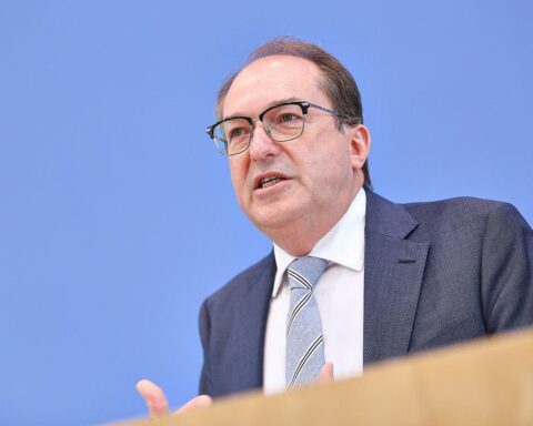 Alexander Dobrindt spricht über Sicherheitsinitiative gegen hybride Bedrohungen in Berlin.
