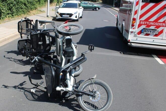 Drei Leichtverletzte bei Unfall mit E-Parallel-Tandem in Düren