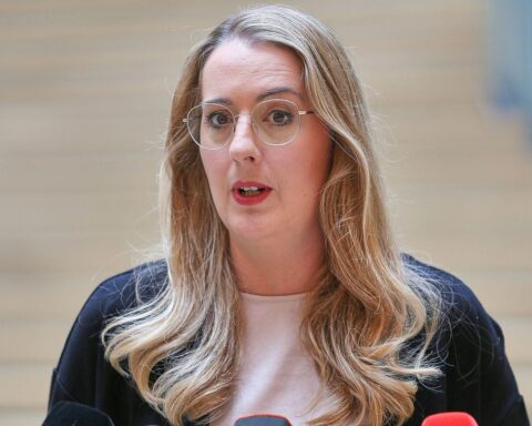 Katharina Dröge kritisiert EU-Asylreform: Menschenrechtsverletzungen, Abschiebezentren außerhalb der EU, Politik der Härte.