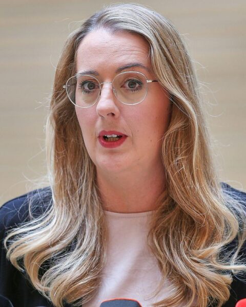 Katharina Dröge kritisiert EU-Asylreform: Menschenrechtsverletzungen, Abschiebezentren außerhalb der EU, Politik der Härte.
