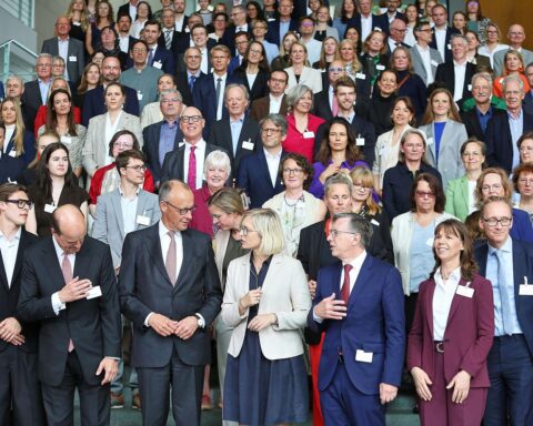 Preisverleihung im Bundeskanzleramt, ehrenamtliche Initiativen, Politik und Engagement vereint.
