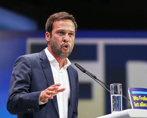 Martin Hagen spricht für mehr direkte Bürgerbeteiligung in der repräsentativen Demokratie.