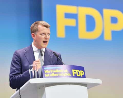 Henning Höne fordert Einigkeit in der FDP nach internen Streitigkeiten.