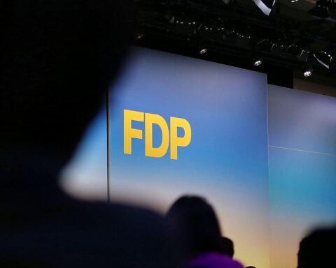 FDP-Logo mit Fokus auf Rechtsstaatsverteidigung und Herausforderungen durch Extremismus und Digitalisierung.