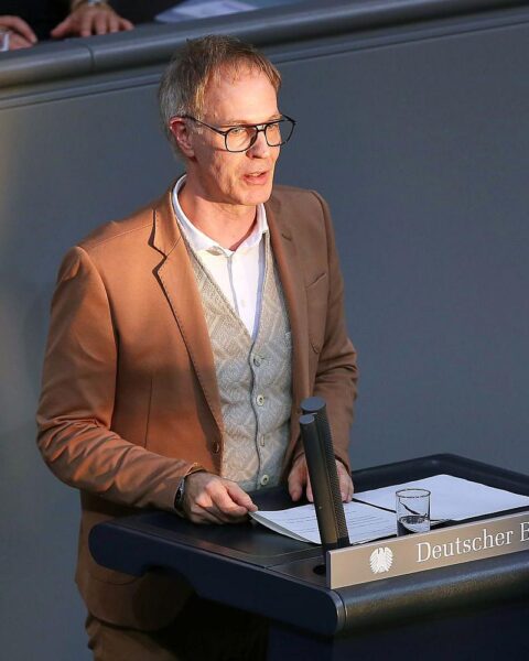 Sebastian Fiedler spricht über Beamte, Rentenversicherung und verfassungsrechtliche Grundlagen in Berlin.