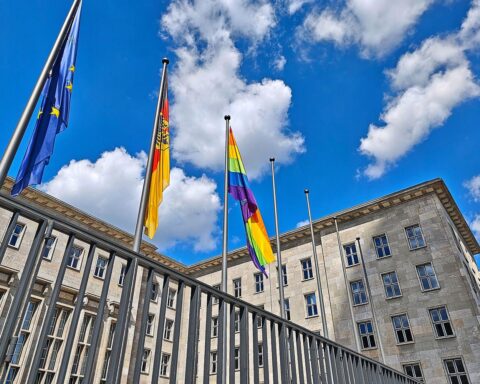 Bundesfinanzminister Lars Klingbeil präsentiert Steuerreform- und Vereinfachungsmaßnahmen im Finanzministerium.