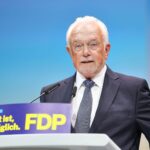 Wolfgang Kubicki auf Parteitag der FDP; Symbol für Wiedererstarken und neue Führung in der Politik.