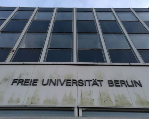 Vizepräsidentenwahl an der Freien Universität Berlin: Neue Führung für Hochschule, Herausforderungen gemeistert.