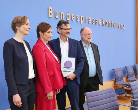 Präsentation des Friedensgutachtens 2026 mit Fokus auf internationale Ordnung und Völkerrecht.