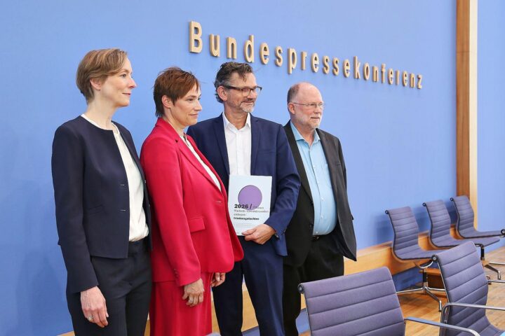 Präsentation des Friedensgutachtens 2026 mit Fokus auf internationale Ordnung und Völkerrecht.